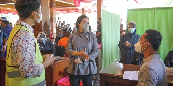 Dorong Percepatan Vaksinasi, Puan Bawa Tambahan Vaksin untuk Warga Jateng