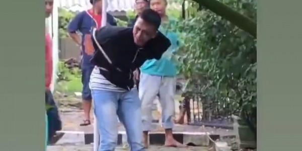 Sempat Diikat Warga di Tiang Hingga Menangis, Pencuri HP Digelandang ke Kantor Polisi