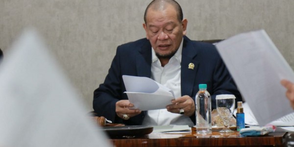 Ketua DPD RI Meminta Operator Ojek Online Kurangi Potongan untuk Driver di Masa PPKM