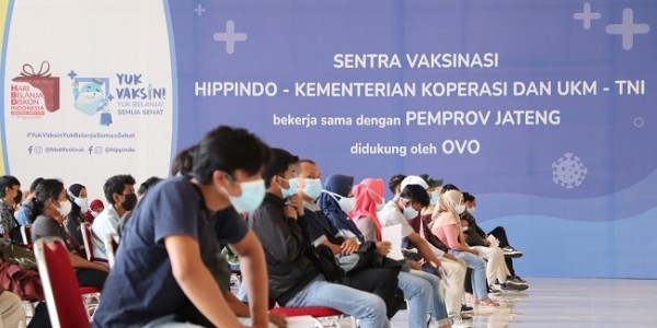 Kemenkop Gencarkan Vaksinasi Pelaku UMKM di Daerah 