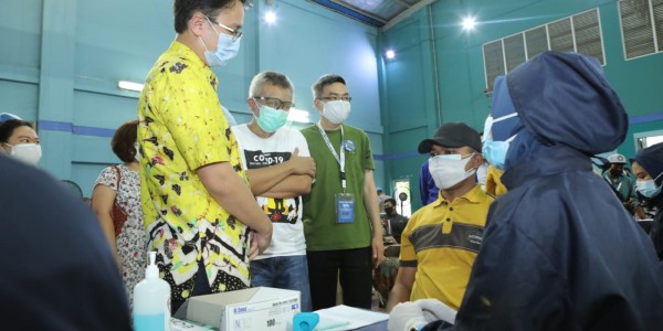 Gandeng Hippindo-Apindo dan UNIQLO, Kemenkop Gelar Vaksinasi Bagi Ribuan UMKM