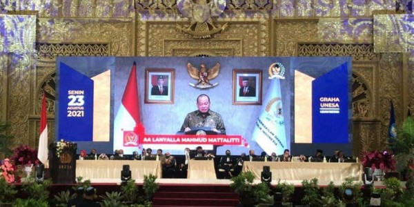 Hadapi Perubahan Global, LaNyalla Ajak Mahasiswa Baru Unesa Bahu Membahu