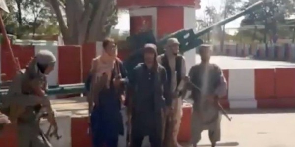 Pasca Taliban Kuasai Afghanistan, Inggris Evakuasi 7000 Orang