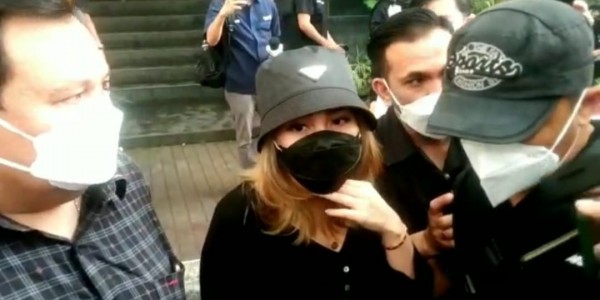 Ada Pekerjaan, Pemeriksaan Terhadap Ayu Ting Ting Terhenti di Pertanyaan ke-15
