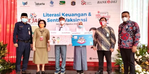 Bank DKI Bagikan Kartu Jakarta Pintar Plus Untuk Pelajar