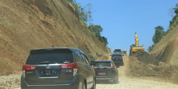 Menteri PUPR Minta Konsultan Awasi Pembangunan Jalan Lintas Timur Kuningan