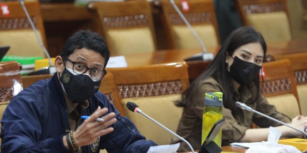 Menparekraf Raker dengan Komisi X DPR