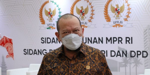 Jadi Duta Prokes, Ketua DPD RI Apresiasi Kesadaran PKL Surabaya