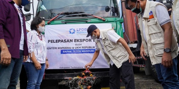Teten Lepas Ekspor Briket UKM ke Hongkong dan Irak, Nilainya Fantastis