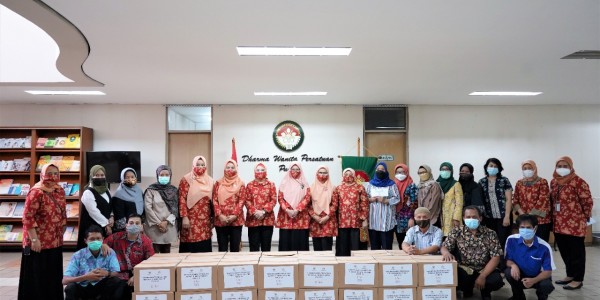 Gelar Baksos, DWP Kemenkop: Semoga Ini Jadi Pemantik Kepedulian Pada Sesama