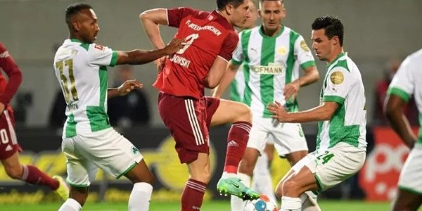 Bermain dengan 10 orang, Bayern Munchen Tekuk Greuther Furth