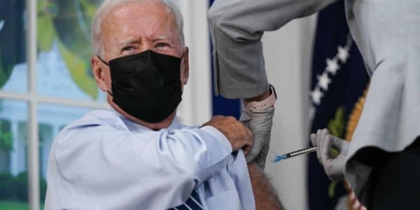 Joe Biden Terima Suntikan Vaksin Dosis Covid-19 Ketiga