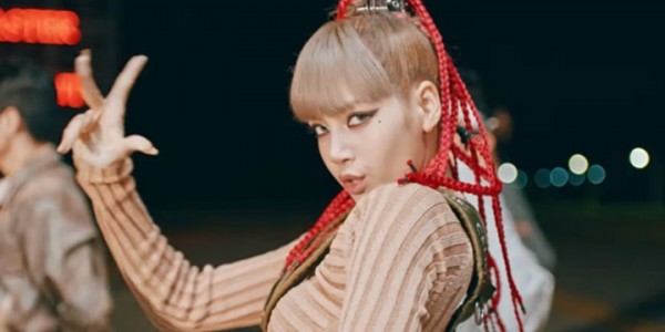 Ditegur Penggemar, Lisa Blackpink Minta Maaf