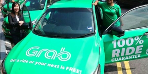 Kisah Heroik Supir Grab Bekasi: Tendang Perampok ke Luar Mobil Meski Leher Tertusuk