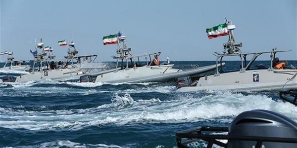 Kapal Cepat Pasukan Elit Iran Kejar dan Kepung Kapal Milik Angkatan Laut AS