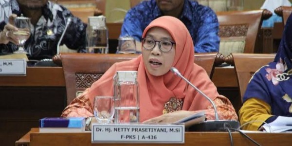 Pemerintah Harus Tegas Terhadap Publik Figur yang Kabur dari Karantina