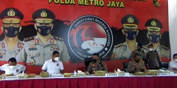 Tangkap 12 Pelaku, Polisi Sita 1,37 Ton Ganja dari Jaringan Aceh, Medan, Jakarta