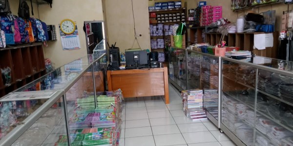 Sambut PTM Penuh, Toko Perlengkapan Sekolah Langsung 'Banjir' Pembeli