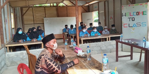 Emma Yohanna Apresiasi Millenial Pendiri Pesantren Gratis Tanpa Biaya