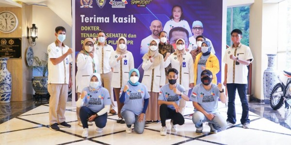 Bamsoet Berikan Sertifikat Penghargaan Kepada Nakes dan Relawan Vaksinasi Covid-19