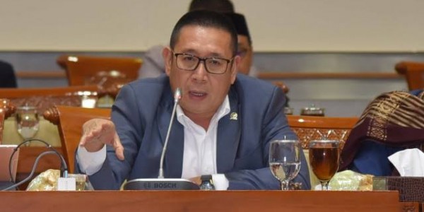 Tak Hanya Terkait Kasus Pinjol, DPR Desak Pembenahan Komprehensif Institusi OJK