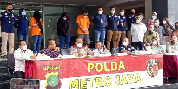 Aset Rp 17 Miliar Keluarga Nirina Zubir Berpindah ke Tangan Mantan ART, Polisi Ungkap Peran Notaris