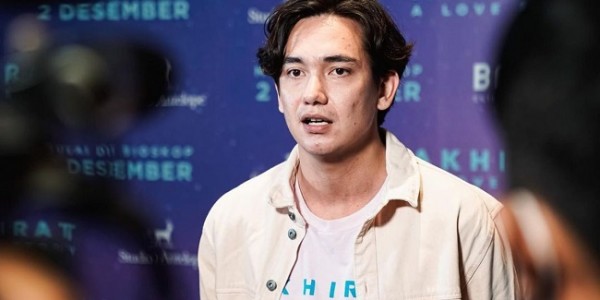 Adipati Dolken Beradegan Mesra di Film, Begini Tanggapan Sang Istri 