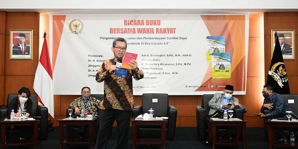 Bicara Buku Bersama Wakil Rakyat, Al Muzzammil Yusuf: Rakyat Indonesia Harus Terus Tingkatkan Kualitas Diri Di Era Industri 4.0