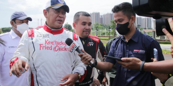 Usai Kecelakaan Sprint Rally, Bamsoet Langsung Ikuti Kejurnas Drifting Bersama Akbar Rais