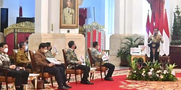 Bamsoet Bersama Pimpinan Kementerian/Lembaga Terima DIPA Tahun Anggaran 2022 dari Presiden Joko Widodo