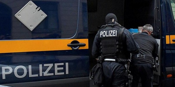 Polisi Jerman Gerebek Aktivis Anti Vaksin yang Mau Bunuh Gubernur Saxony