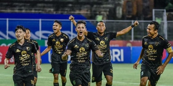 Bajul Ijo Tumbangkan Serdadu Tridatu di Kandangnya Sendiri