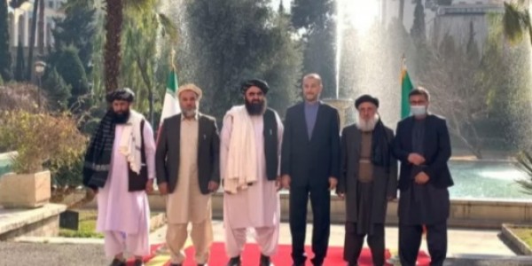 Di Iran, Menlu Taliban Bahas Pemberantasan ISIS