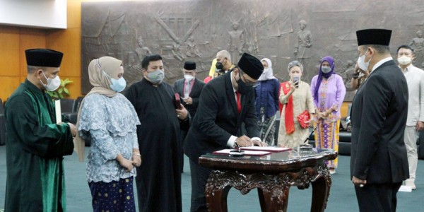 Ketua MPR Bamsoet Lantik Dua Orang Anggota PAW MPR