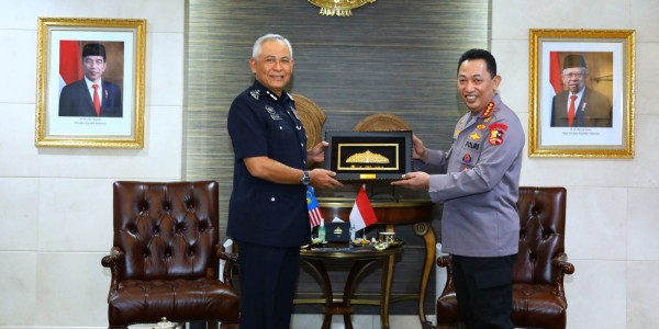 Kapolri Bahas PMI Ilegal Hingga Penanganan Covid-19 Bersama Kepala Kepolisian Malaysia