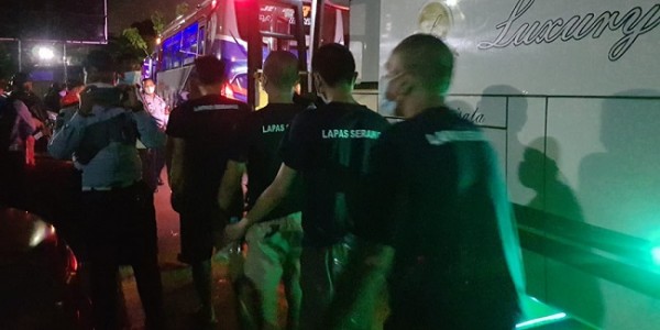 Serius Perangi Narkoba, Lagi…55 Bandar Narkoba Dipindahkan ke Lapas Super Maximum Security Nusakambangan