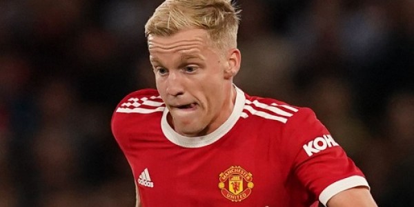 Dua Klub Inggris Bersaing Dapatkan Gelandang MU
