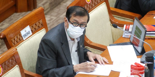 Menkumham Raker Dengan Komisi III DPR