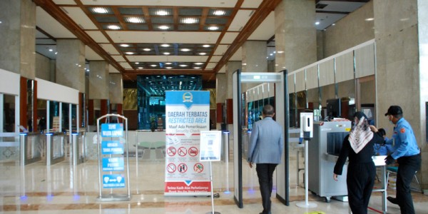 9 Anggota Dewan Positif Covid, DPR Kembali Terapkan Sistem WFH Mulai Hari Ini