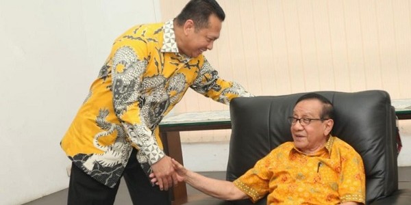 Bamsoet dan Akbar Tanjung Terima Penghargaan dari KAHMI