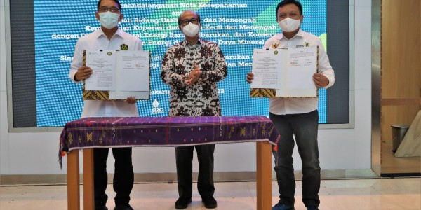 Kemenkop dan ESDM Teken Kerja Sama Berdayakan UMKM untuk Konversi Motor Listrik