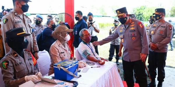 Tinjau Vaksinasi di Bintan, Kapolri Paparkan Strategi Antisipasi Lonjakan Covid-19