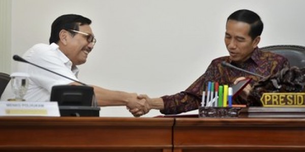 Luhut Telponan Saat Jokowi Pidato, KNPI: Yang Ribut Nggak Paham Situasi Lapangan