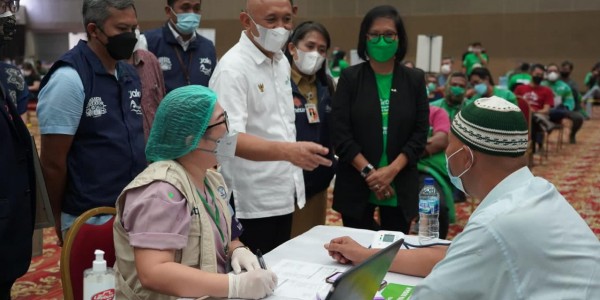 Di Grab Vaccine Center, Teten Optimis  Ekonomi UMKM Akan Kembali Pulih