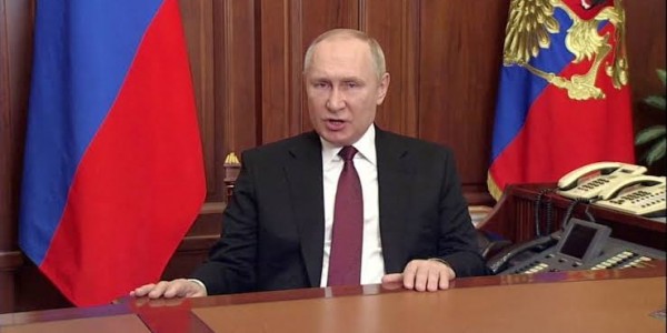 Balas Sanksi Barat, Putin Larang Warga Transfer Valas ke Luar Rusia Mulai 1 Maret
