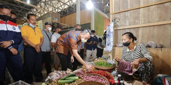 Ibas Dengar Curhatan Pedagang dan Pembeli yang Keluhkan Sembako Mahal, Migor Langka
