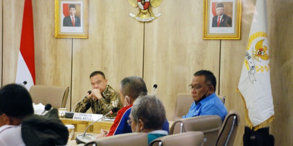 Wakil Ketua DPR Sufmi Dasco Achmad Terima Buruh Pimpinan Jumhur Hidayat