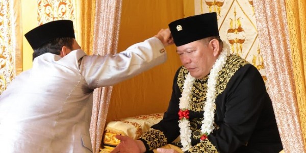 Ketua DPD RI Sandang Gelar Ampon Chiek dari Kerajaan Beutong, Aceh