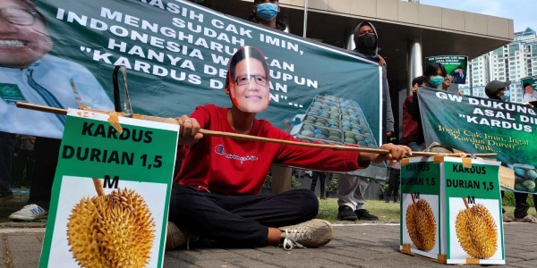 AGAMIS Aksi Pawai Dukung KPK Buka Kasus Duriangate
