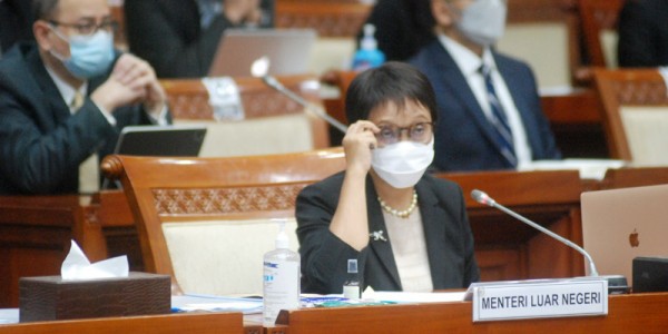 Menlu Retno Raker Bersama Komisi I DPR